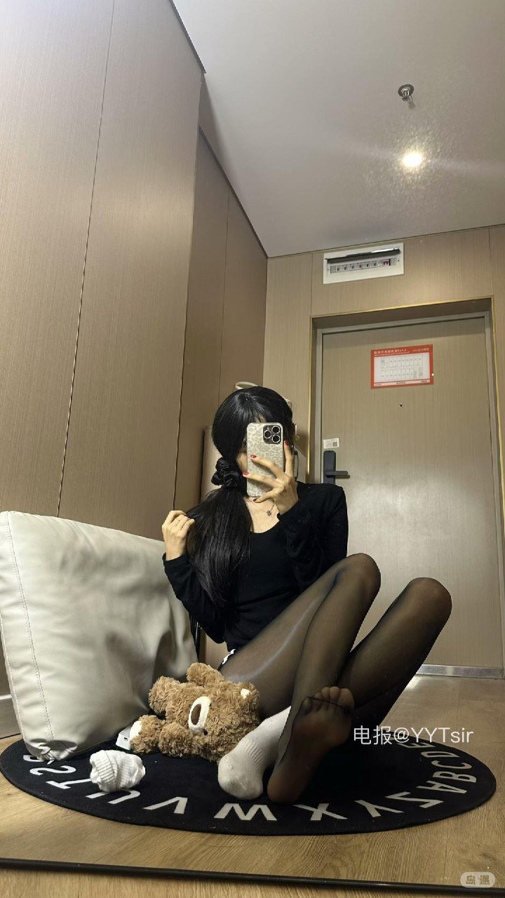 小辣椒 2025-12-03 01:41:31 照片 33p