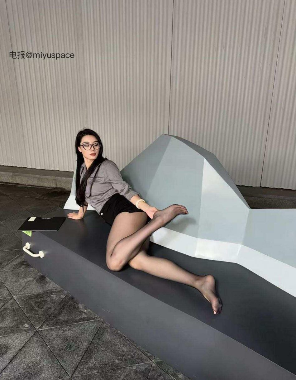 苏老师超棒 2026-01-12 00:16:09 #付费贴来啦#黑丝➕衬衫🥵