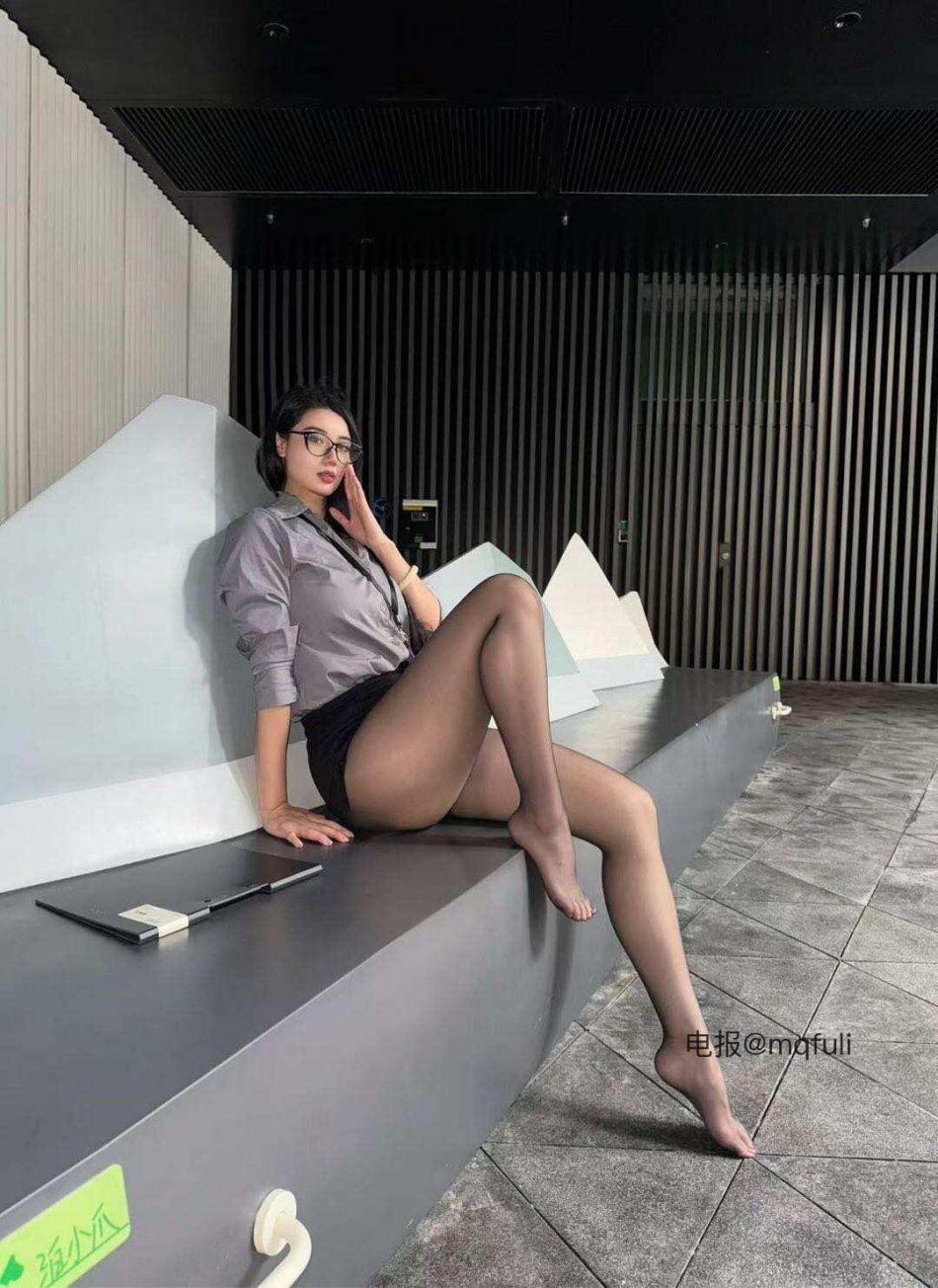 苏老师超棒 2026-01-12 00:16:09 #付费贴来啦#黑丝➕衬衫🥵