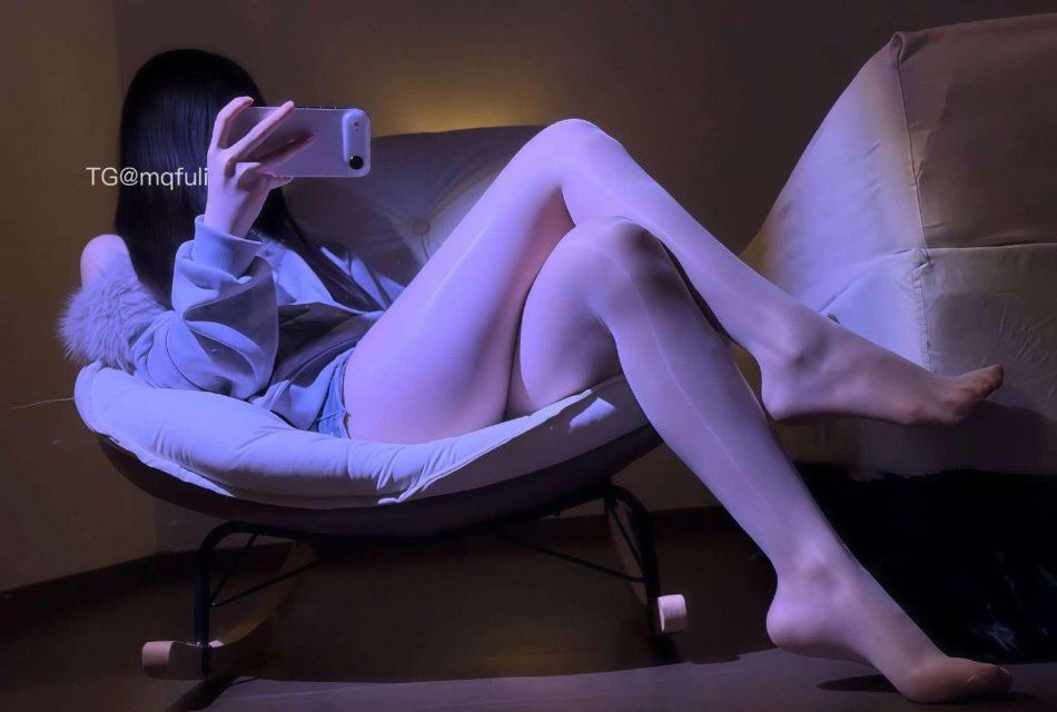 颉颉秘密基地 2026-01-14 04:40:33 照片 颉颉与猫 第1张