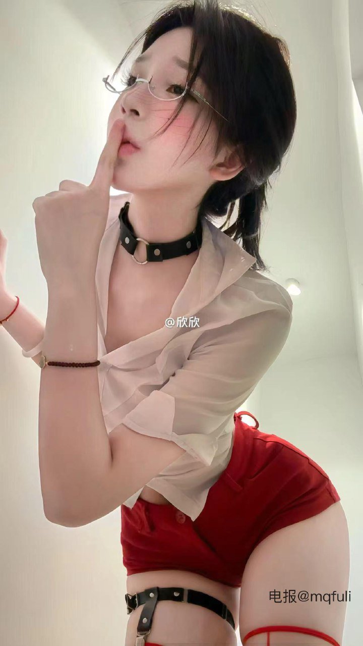 嘉欣 2026-01-20 17:19:52 【纯欲秘书】白衬衫半解勾出撩人曲线 第6张