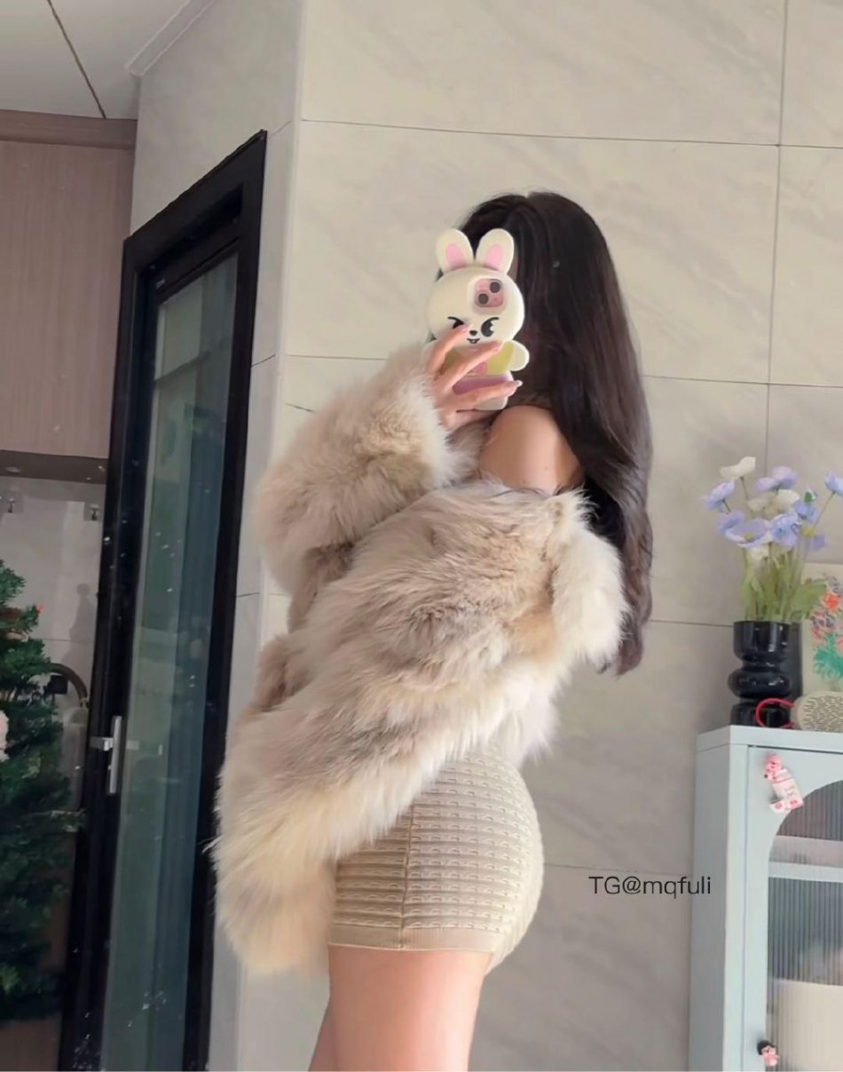 小奈芙🍰 2026-01-25 19:19:38 姐的姿势，酷不酷，拽不拽 小奈芙 第4张