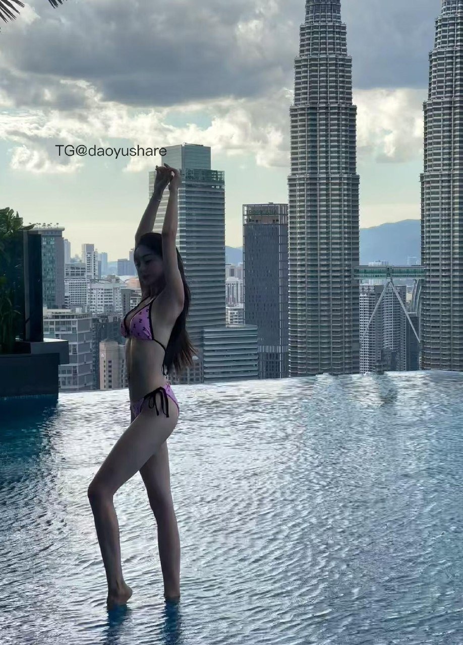 Jumi小鲸鱼 2026-01-07 14:25:06 【付费贴】一组精美比基尼写真👙