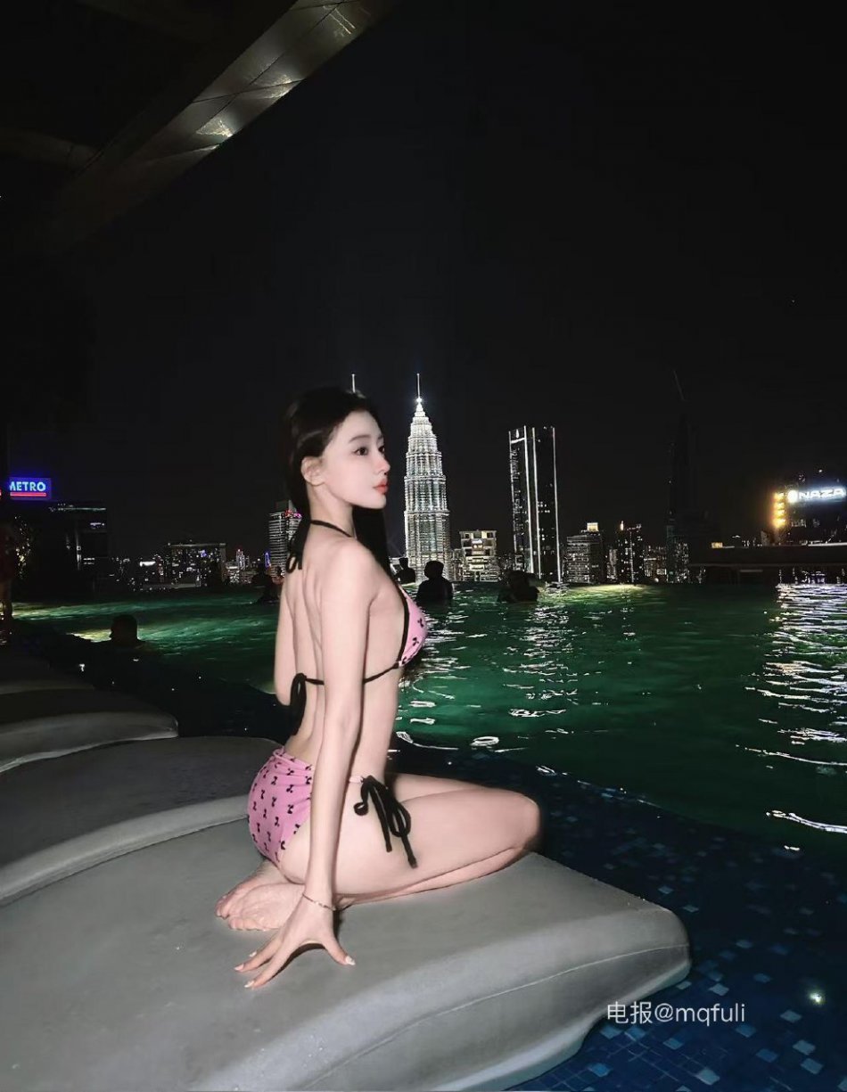 Jumi小鲸鱼 2026-01-07 14:25:06 【付费贴】一组精美比基尼写真👙