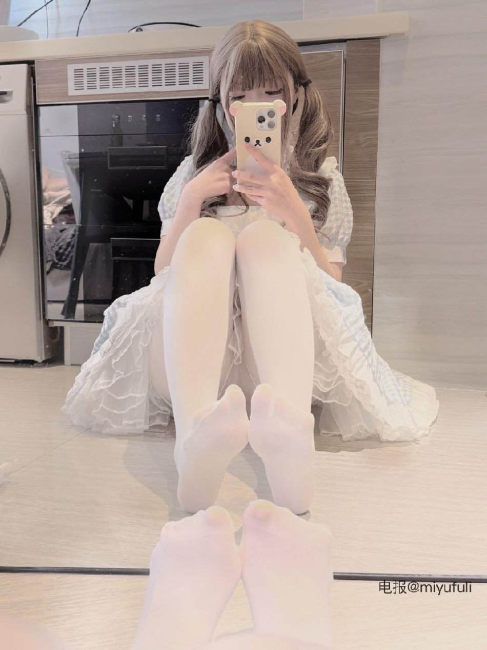 小尾酱 2026-02-10 14:19:44 我中毒了，醫生说要亲热解，毒