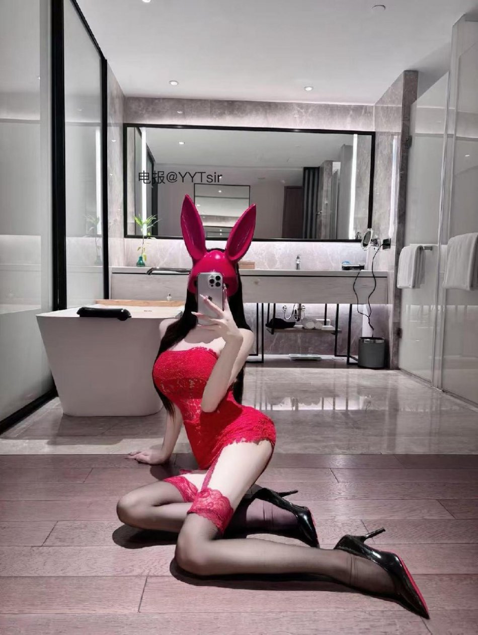 范范X 2026-04-02 03:58:22 【嘉宾帖】范范白、红、黑兔子👮向你报道🫡