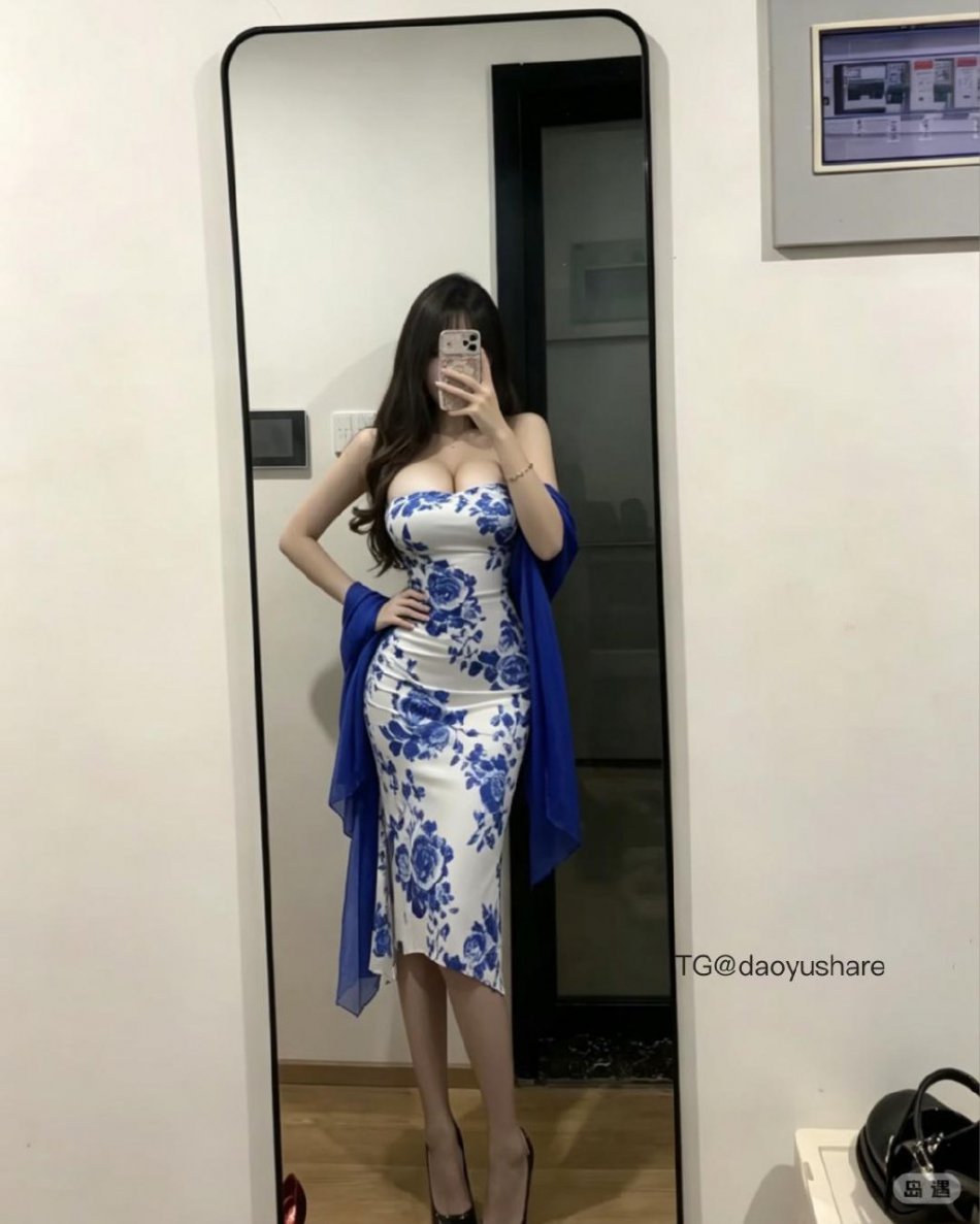 小奈芙🍰 2026-04-15 14:32:02 小蓝花，怎么穿都好看~