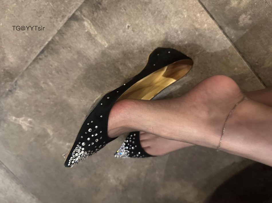 小仙女Elaine 2025-11-20 10:44:56 #腿控# 第6张