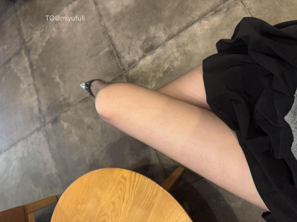 小仙女Elaine 2025-11-20 10:44:56 #腿控# 第9张