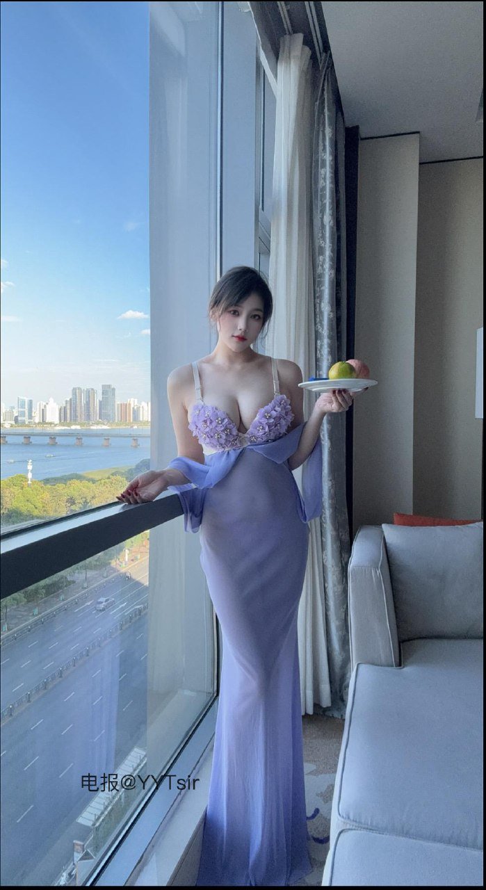 可可西 2025-11-26 09:31:02 紫色连衣裙 成熟御姐风