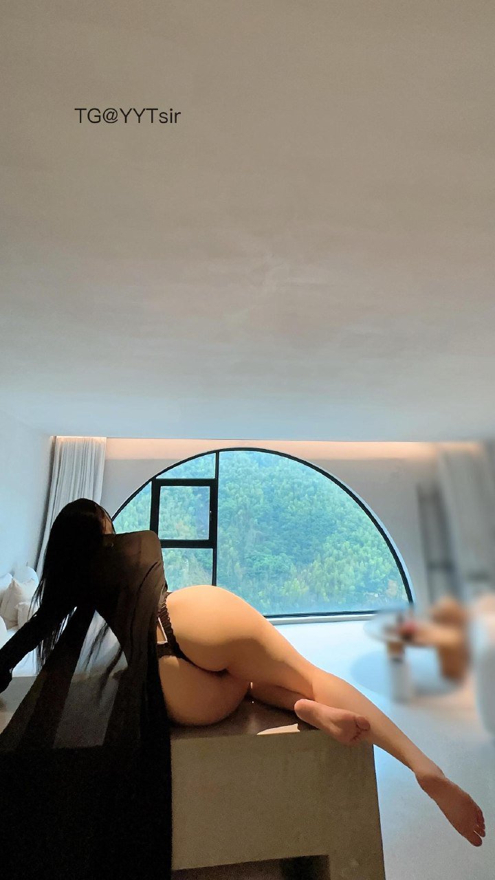 俏妞 2026-02-20 22:05:46 窗边的风景，搭配黑色薄纱裙 俏妞qiaoniuTT 第6张