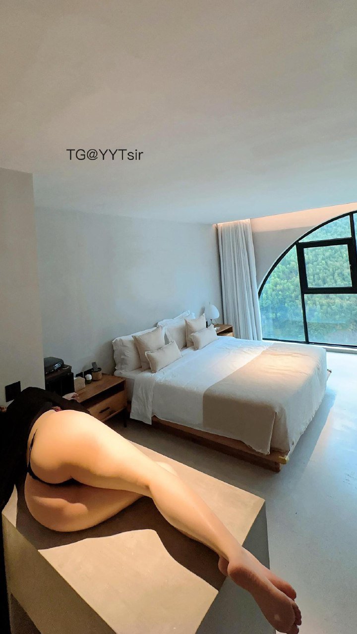 俏妞 2026-02-20 22:05:46 窗边的风景，搭配黑色薄纱裙 俏妞qiaoniuTT 第9张