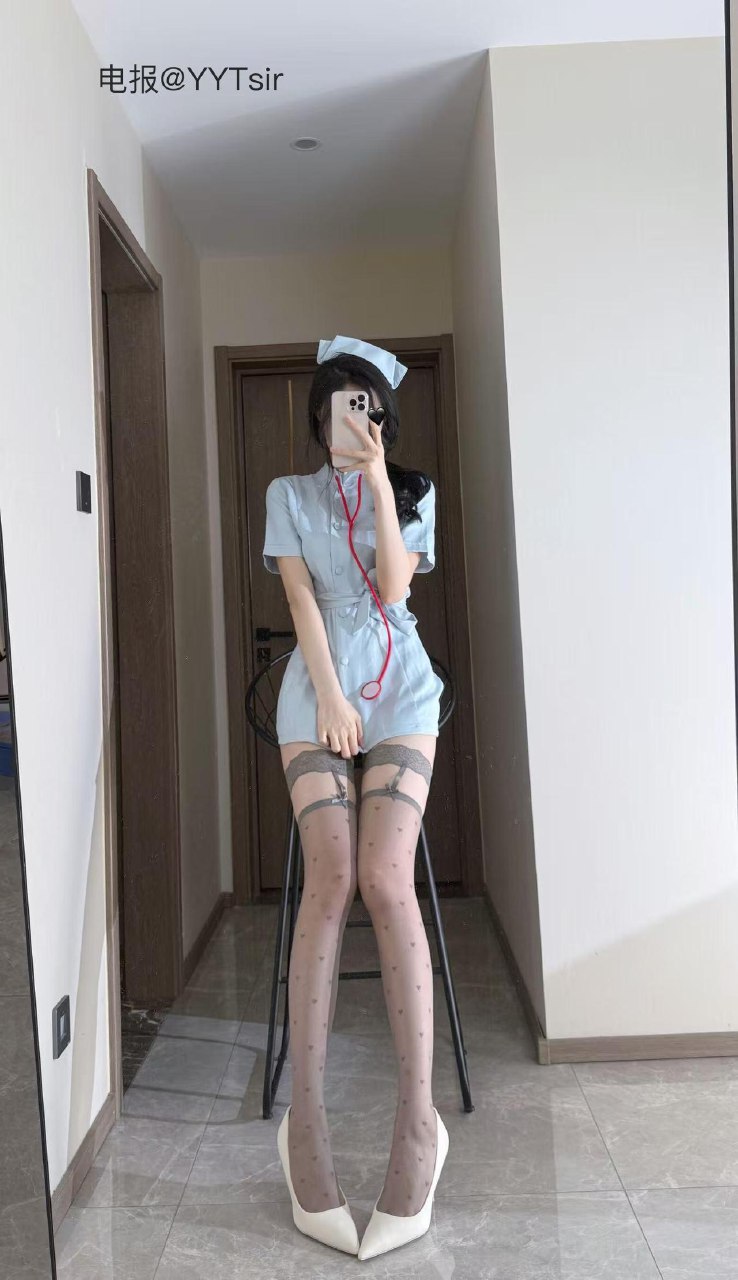 唐十七 2025-05-28 14:43:03 护士姐姐系列大片x18张📸 第10张