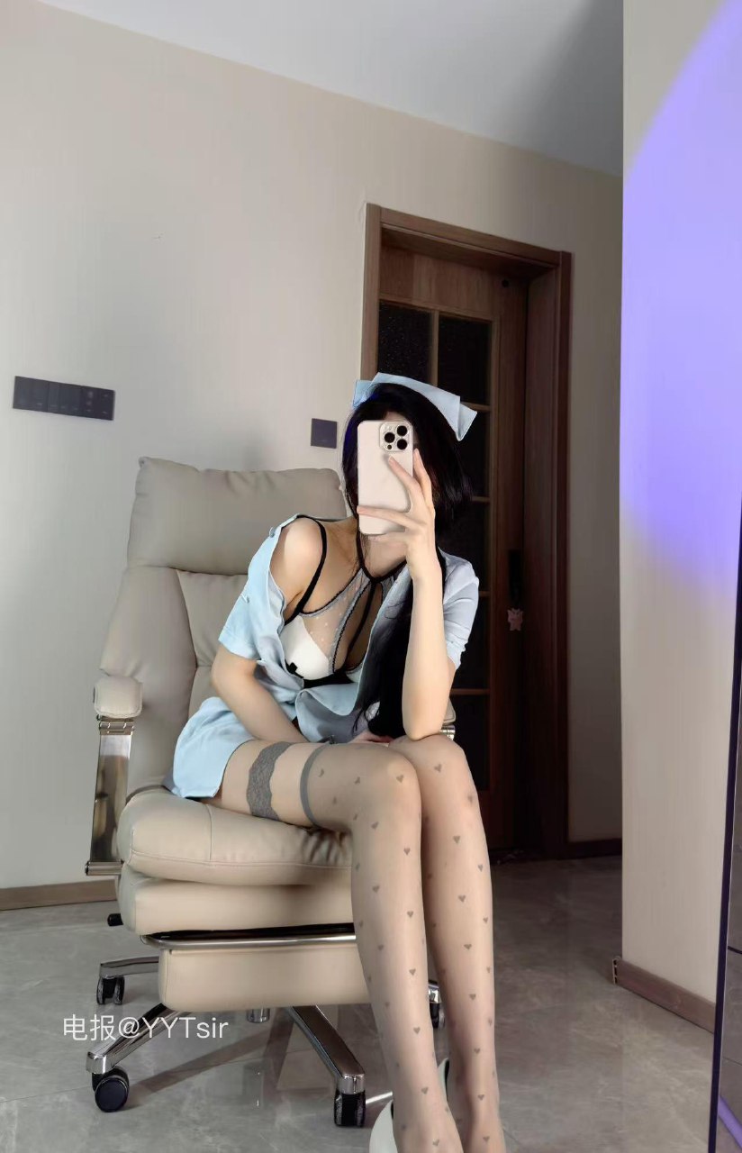 唐十七 2025-05-28 14:43:03 护士姐姐系列大片x18张📸 第16张