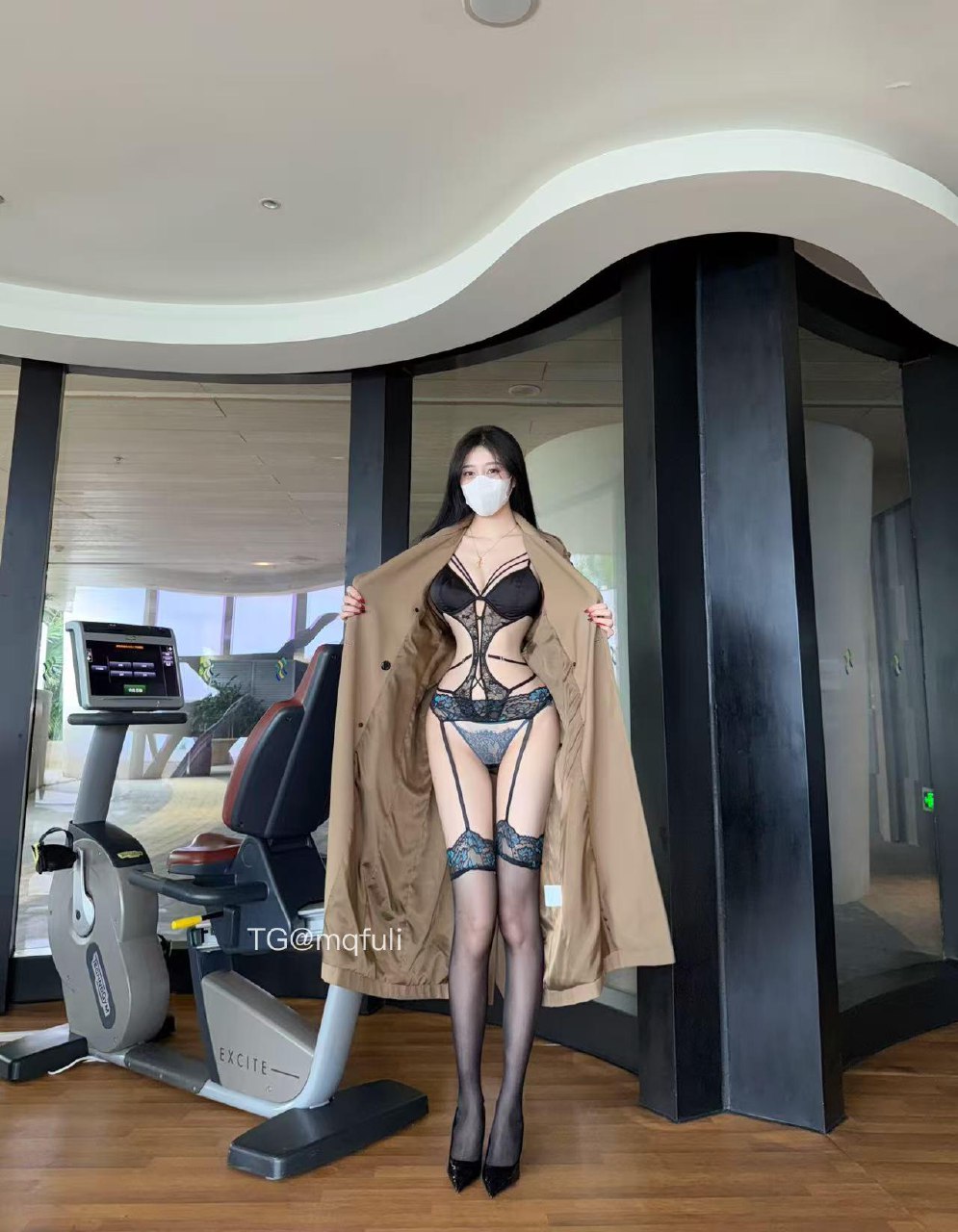 唐十七 2025-05-28 15:07:13 风衣下的秘密㊙️大片x14张御姐风超级🔥 第9张