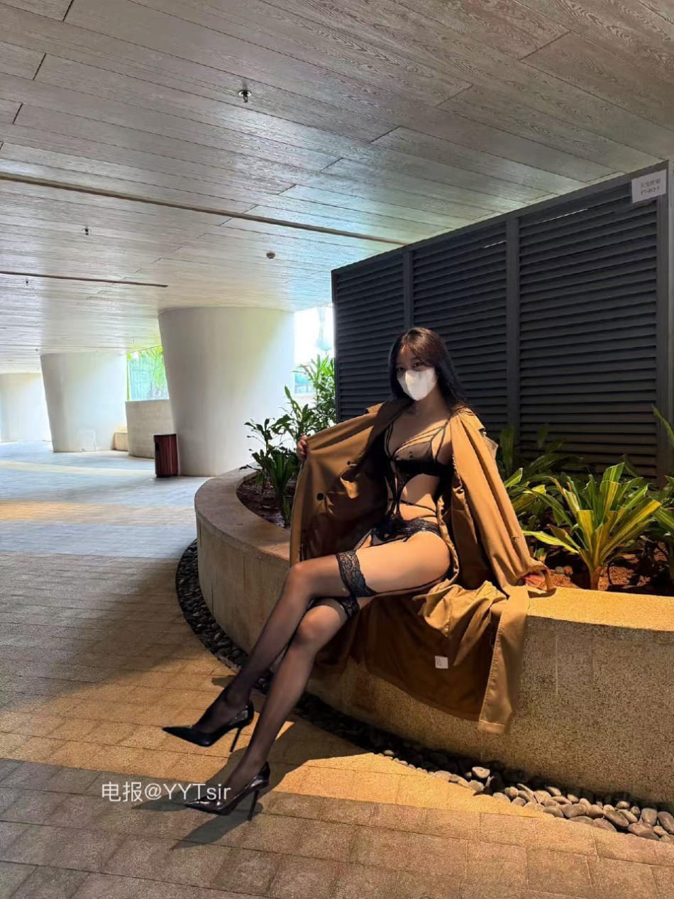 唐十七 2025-05-28 15:07:13 风衣下的秘密㊙️大片x14张御姐风超级🔥 第11张