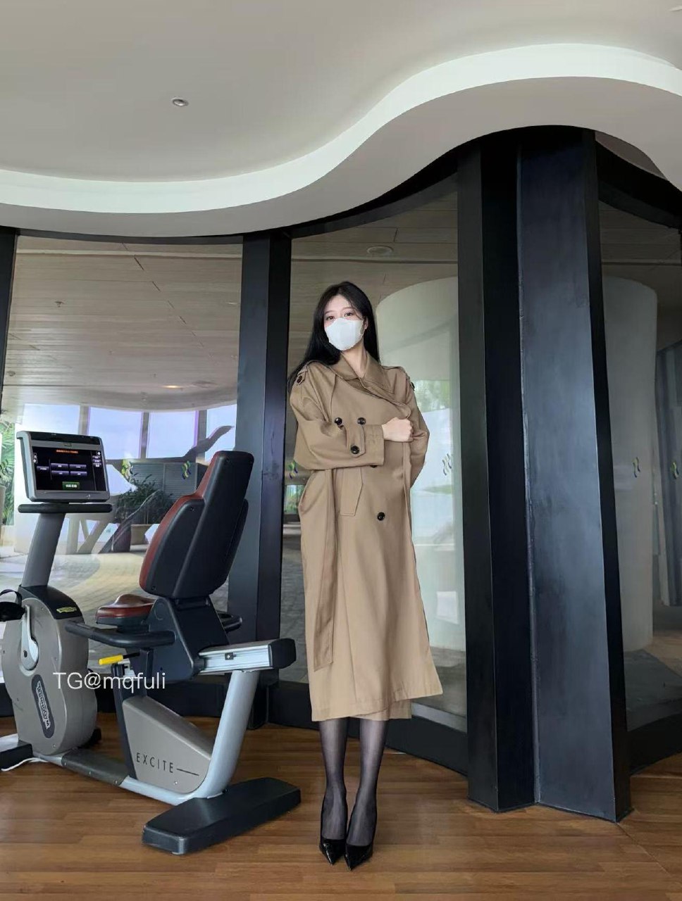 唐十七 2025-05-28 15:07:13 风衣下的秘密㊙️大片x14张御姐风超级🔥 第14张