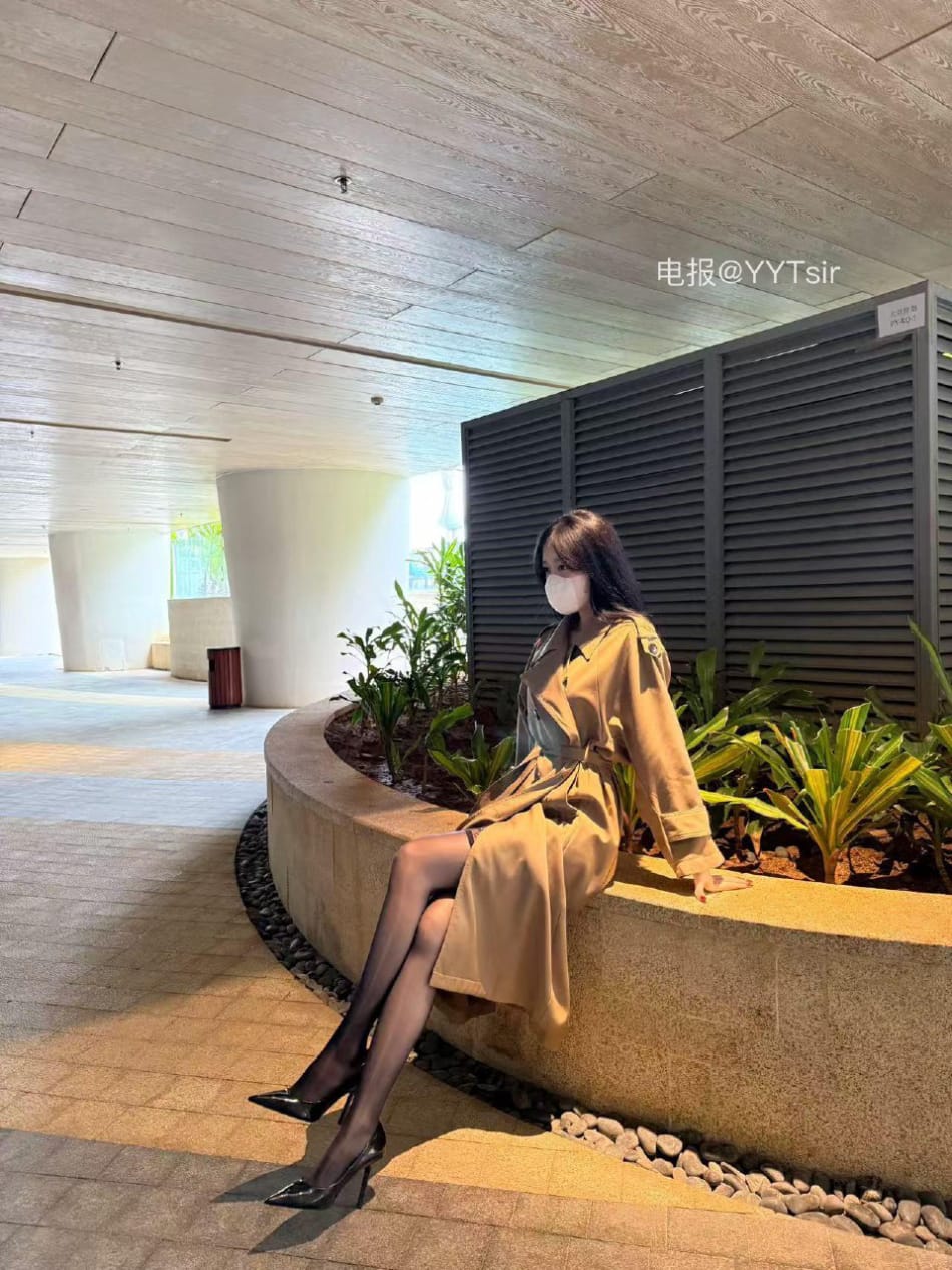 唐十七 2025-05-28 15:07:13 风衣下的秘密㊙️大片x14张御姐风超级🔥 第13张