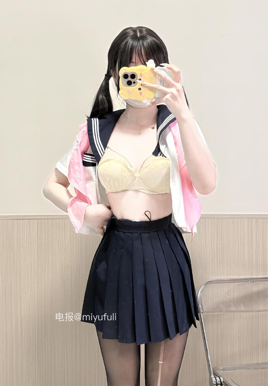 奶黄包 2025-05-29 13:43:51 #穿搭##萝莉#咱就是说这个黑丝到底行不行 一只奶黄包 第4张