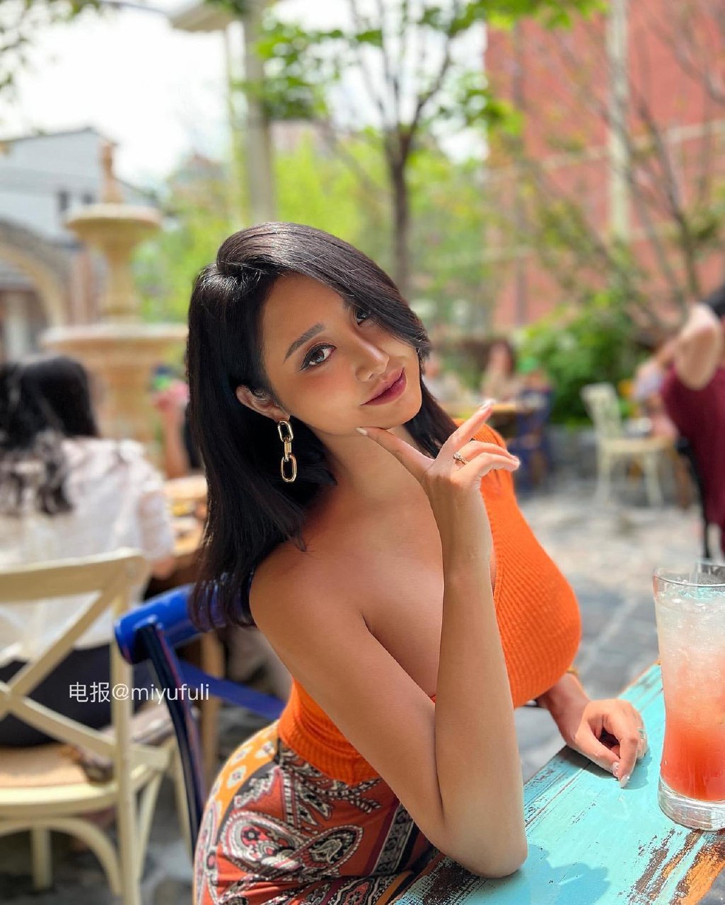 罗西老师 2025-05-30 09:14:08 短发时期 第1张