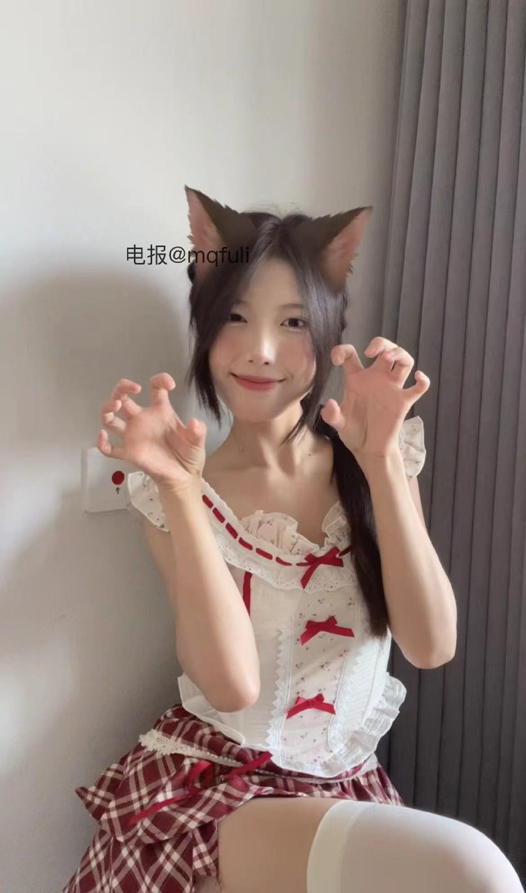 奶洋洋 2025-05-28 20:50:47 黑丝连体裙，放福利给大家了 第4张