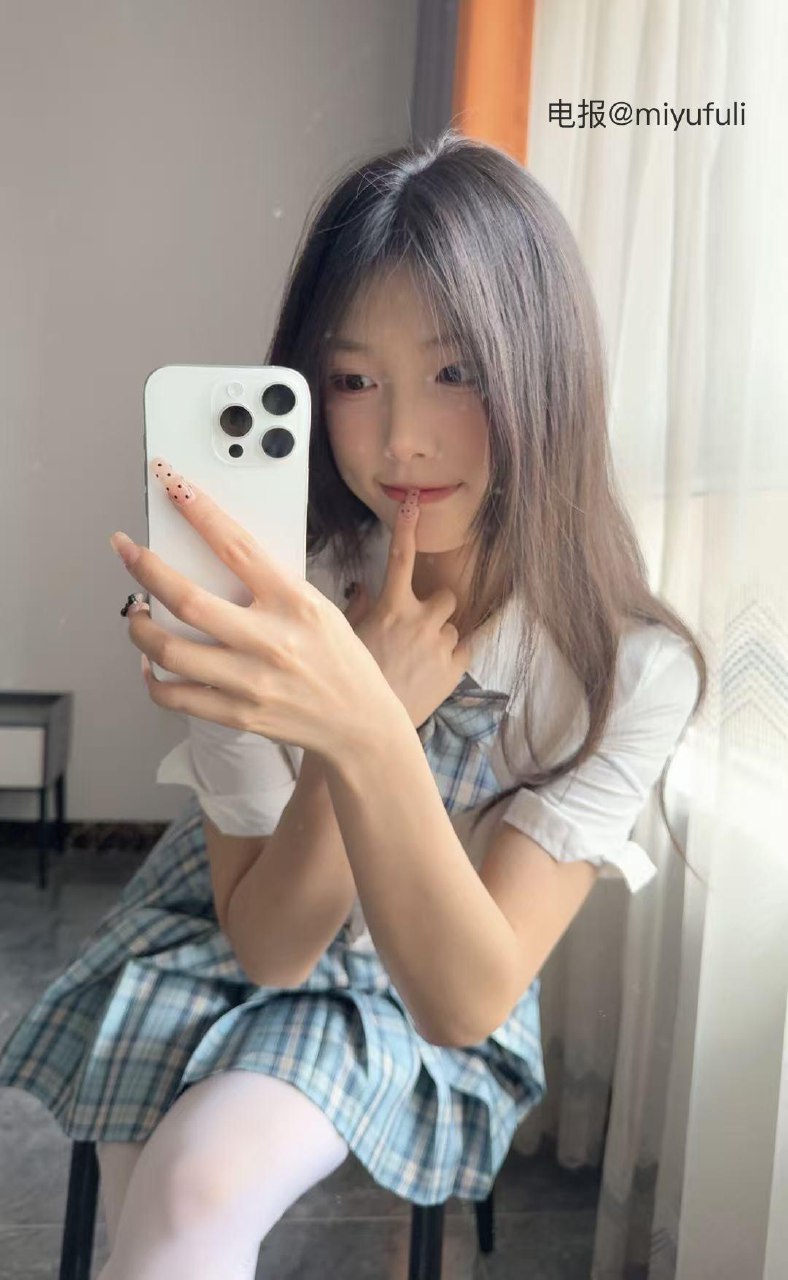 奶洋洋 2025-05-29 15:44:53 jk制服➕黑丝 第3张