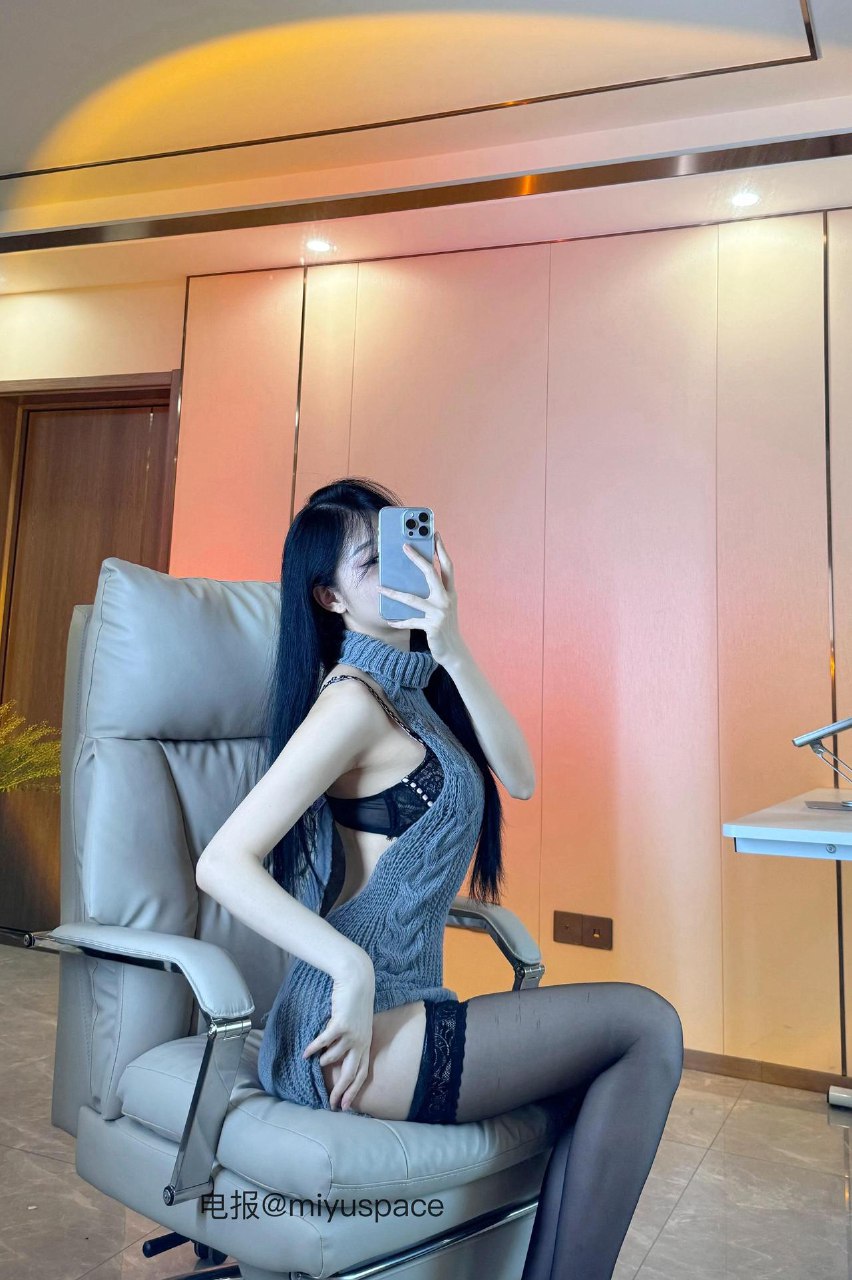 唐十七 2025-05-29 18:11:34 露背毛衣包臀短裙系列大片 第8张