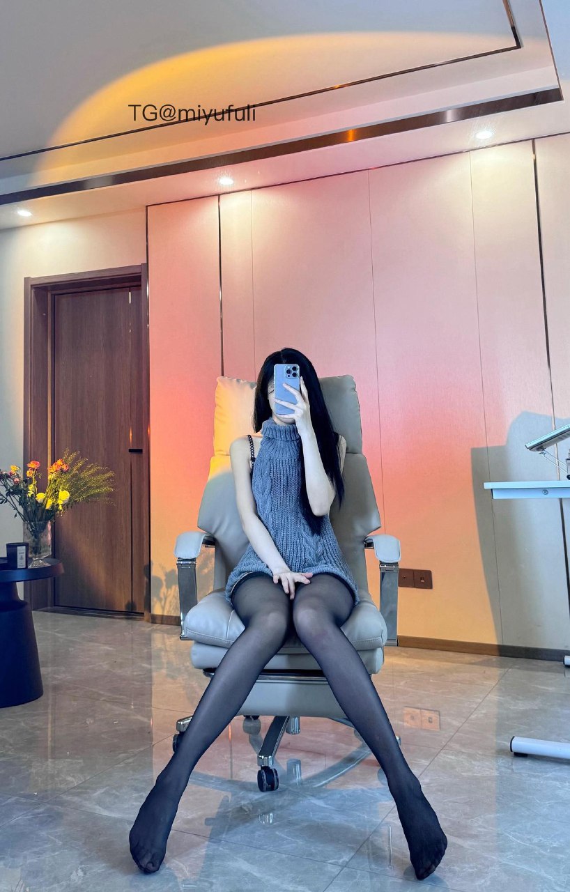 唐十七 2025-05-29 18:11:34 露背毛衣包臀短裙系列大片 第5张