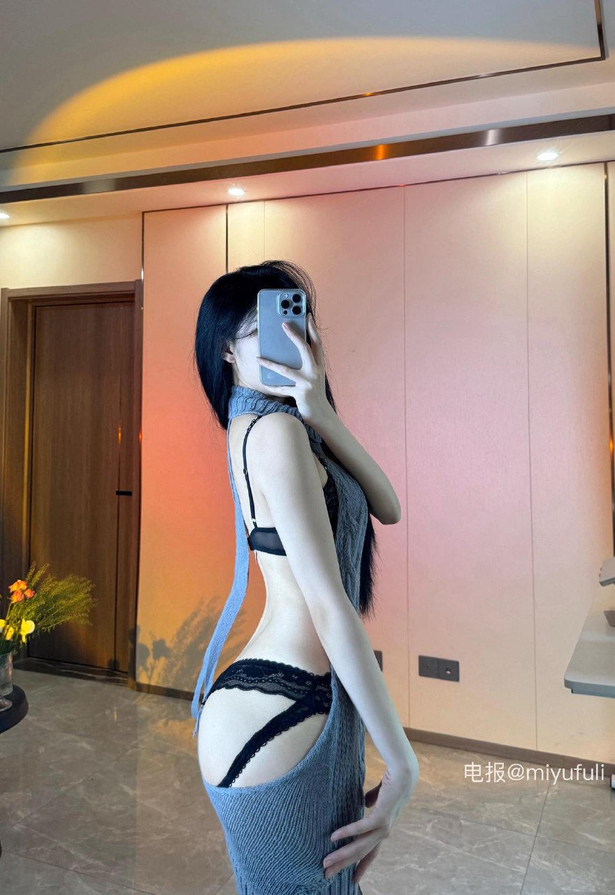 唐十七 2025-05-29 18:11:34 露背毛衣包臀短裙系列大片 第3张