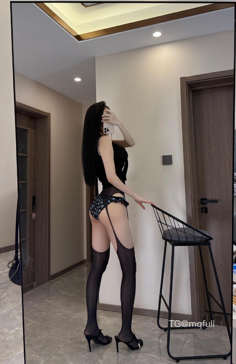 唐十七 2025-05-29 18:36:07 性感吊带一体丝袜➕包臀裙 第12张