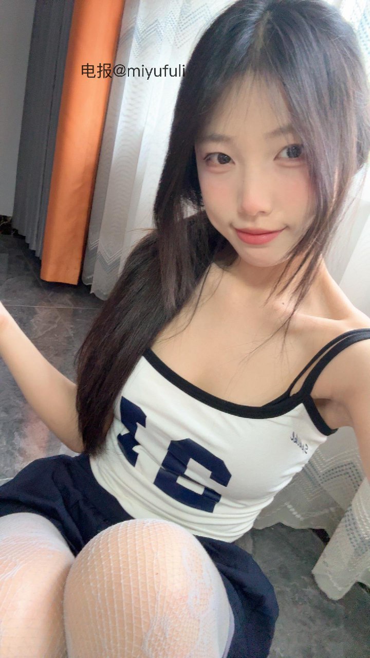 奶洋洋 2025-05-30 14:08:45 吊带裙套装➕蕾丝丝袜系列 第2张