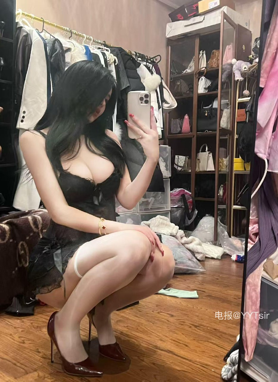 钟意依阳 2025-05-30 18:27:35 #新粉铁粉必看 黑色蕾丝吊带➕白丝袜系列 斯哈 第2张