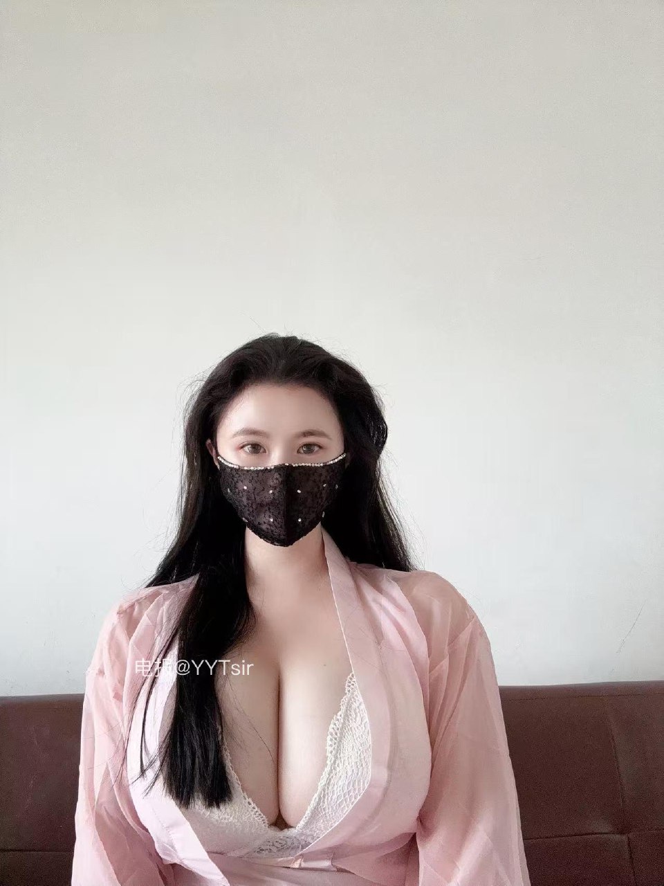 美艳老嫂子 2025-05-31 02:28:32 睡袍套装+👙嫂子私房深V套装 第4张