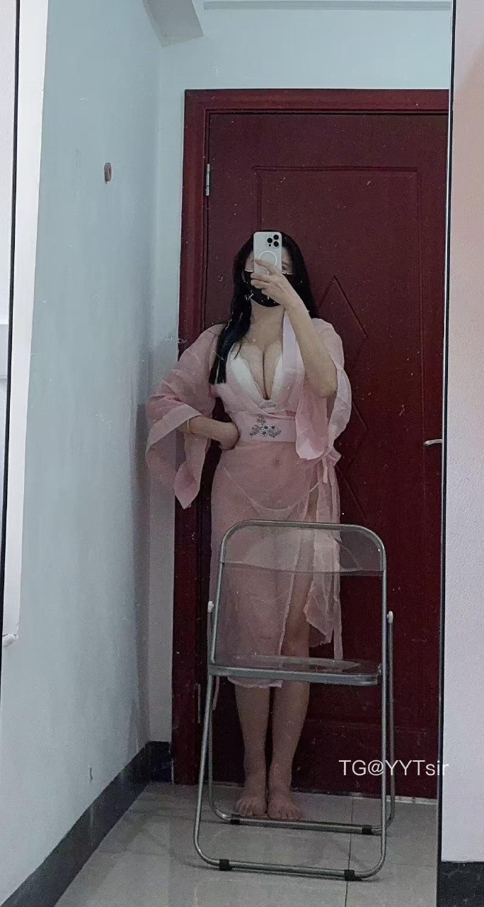 美艳老嫂子 2025-05-31 02:28:32 睡袍套装+👙嫂子私房深V套装 第6张