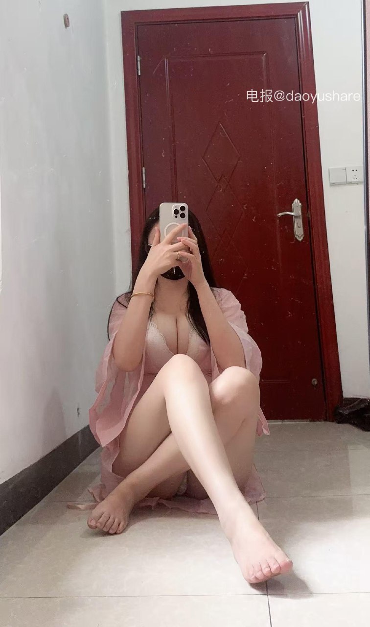 美艳老嫂子 2025-05-31 02:28:32 睡袍套装+👙嫂子私房深V套装 第11张