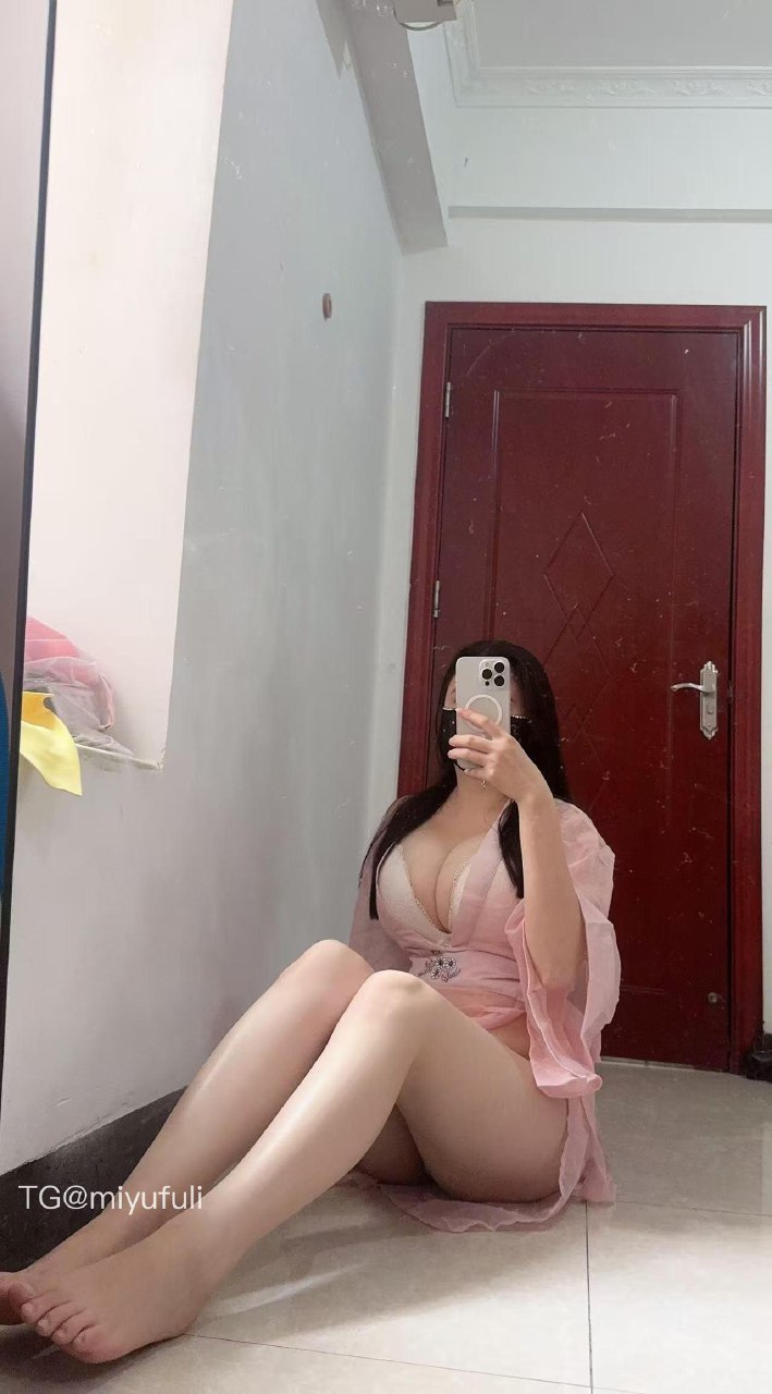 美艳老嫂子 2025-05-31 02:28:32 睡袍套装+👙嫂子私房深V套装 第12张