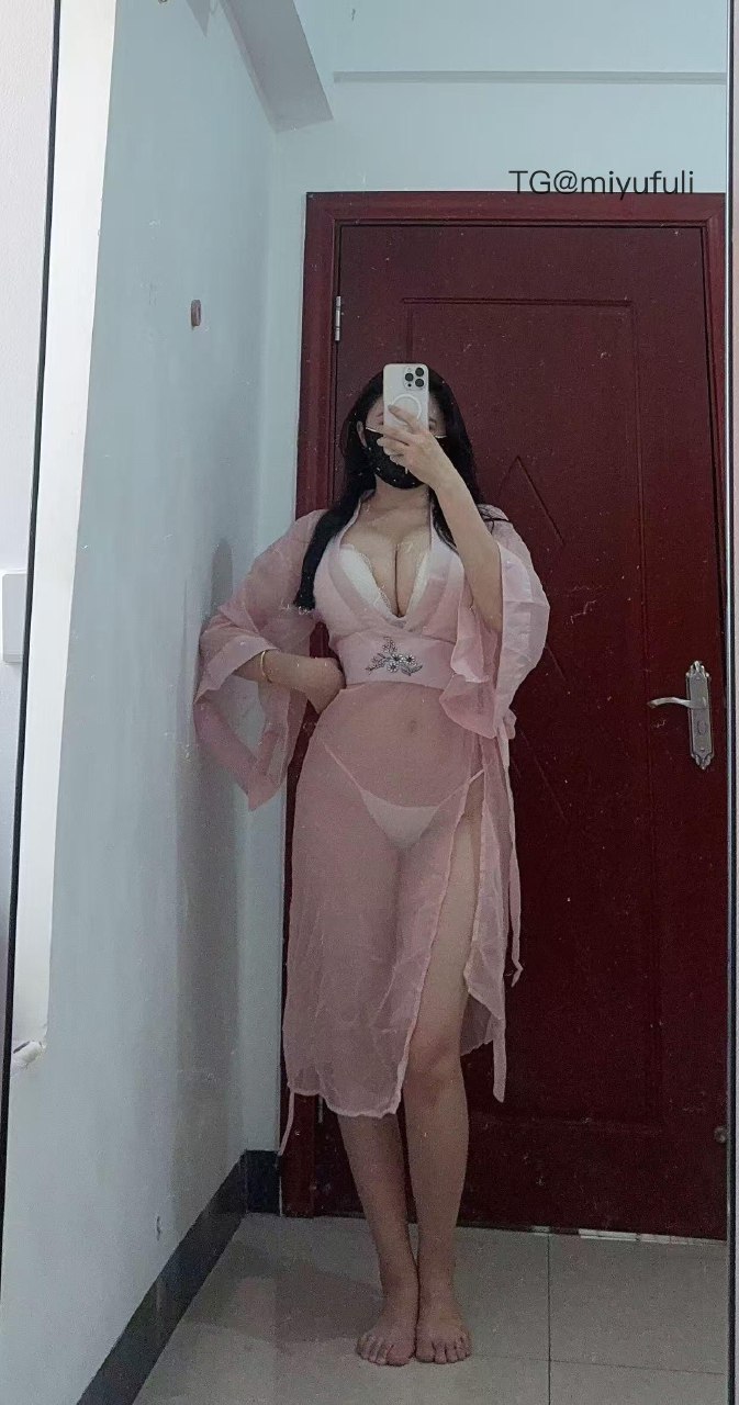 美艳老嫂子 2025-05-31 02:28:32 睡袍套装+👙嫂子私房深V套装 第14张