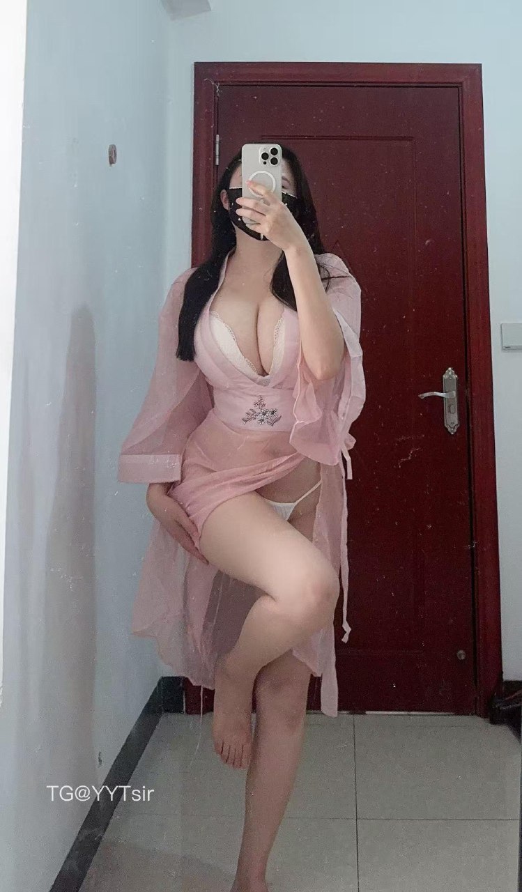 美艳老嫂子 2025-05-31 02:28:32 睡袍套装+👙嫂子私房深V套装 第13张