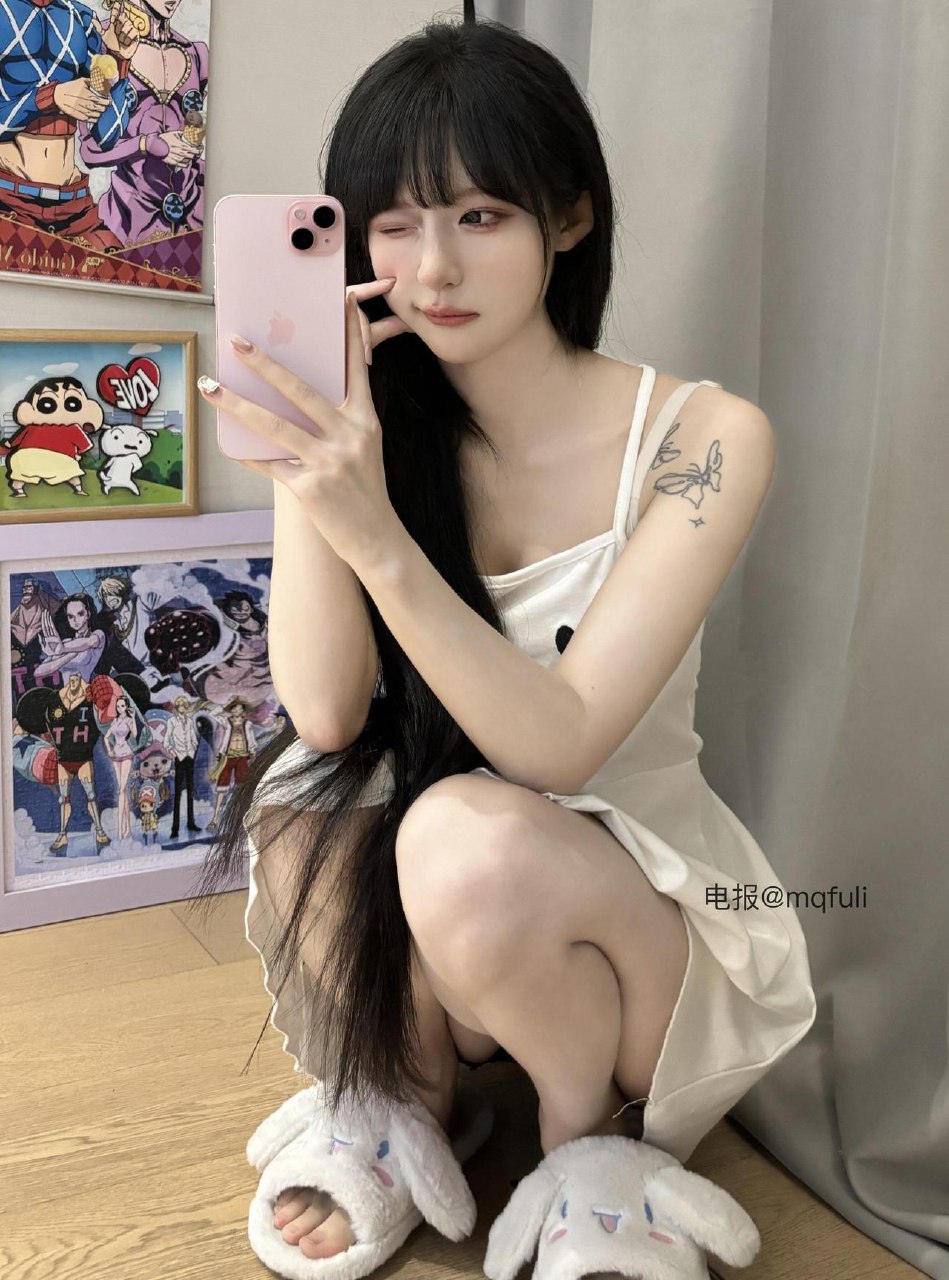 超蓝布罗莉超蓝布罗莉 2025-05-31 03:58:35 丸子头 萝莉 渔网🎣 超蓝布罗莉 第2张