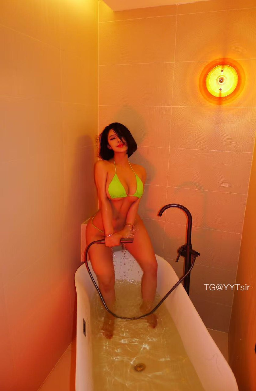 徐樱菡 2025-05-30 13:37:46 比基尼👙浴浴缸🛁 第12张