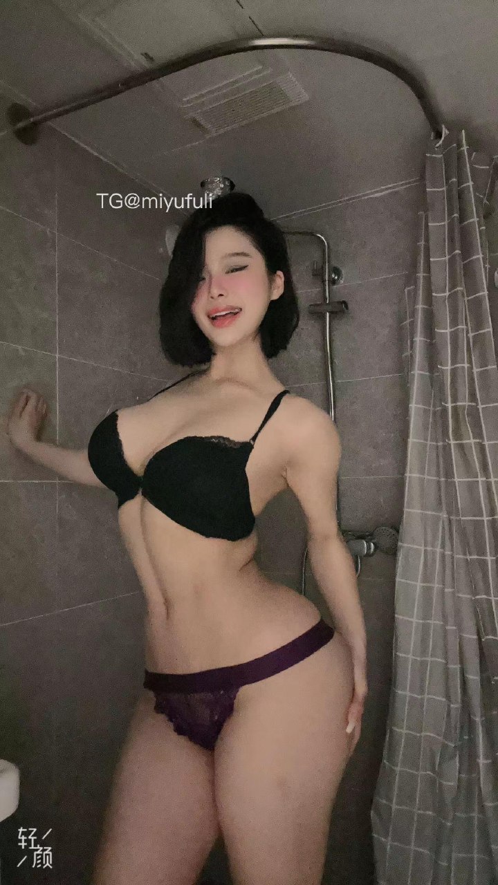 徐樱菡 2025-05-31 21:05:02 黑色内衣➕紫色nn系列大片 第9张