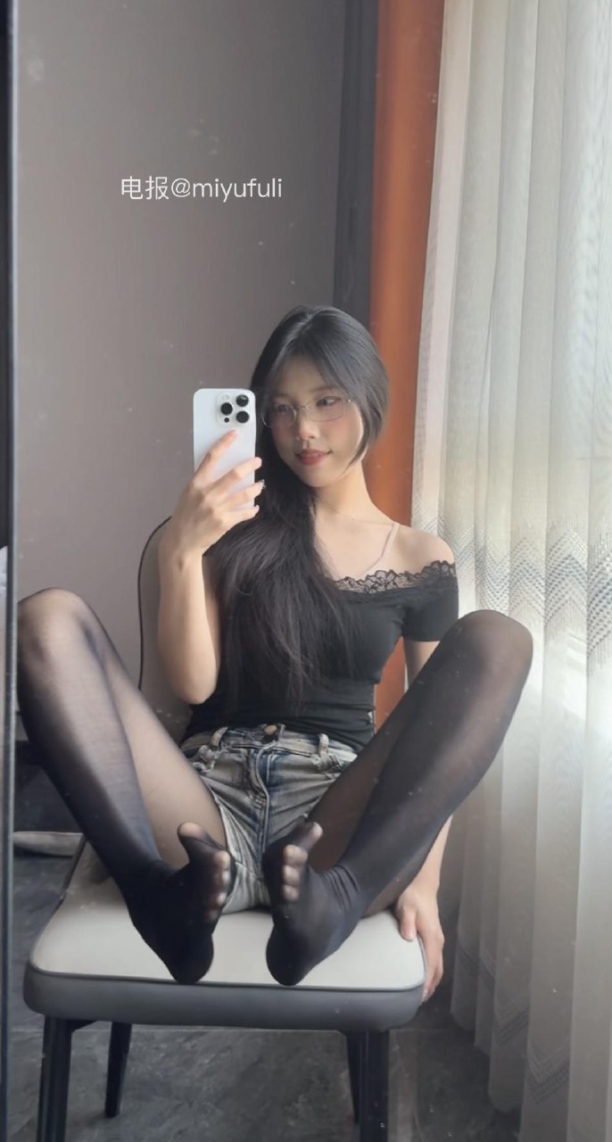 奶洋洋 2025-05-31 14:02:09 夺命长腿➕牛仔黑丝！ 第4张