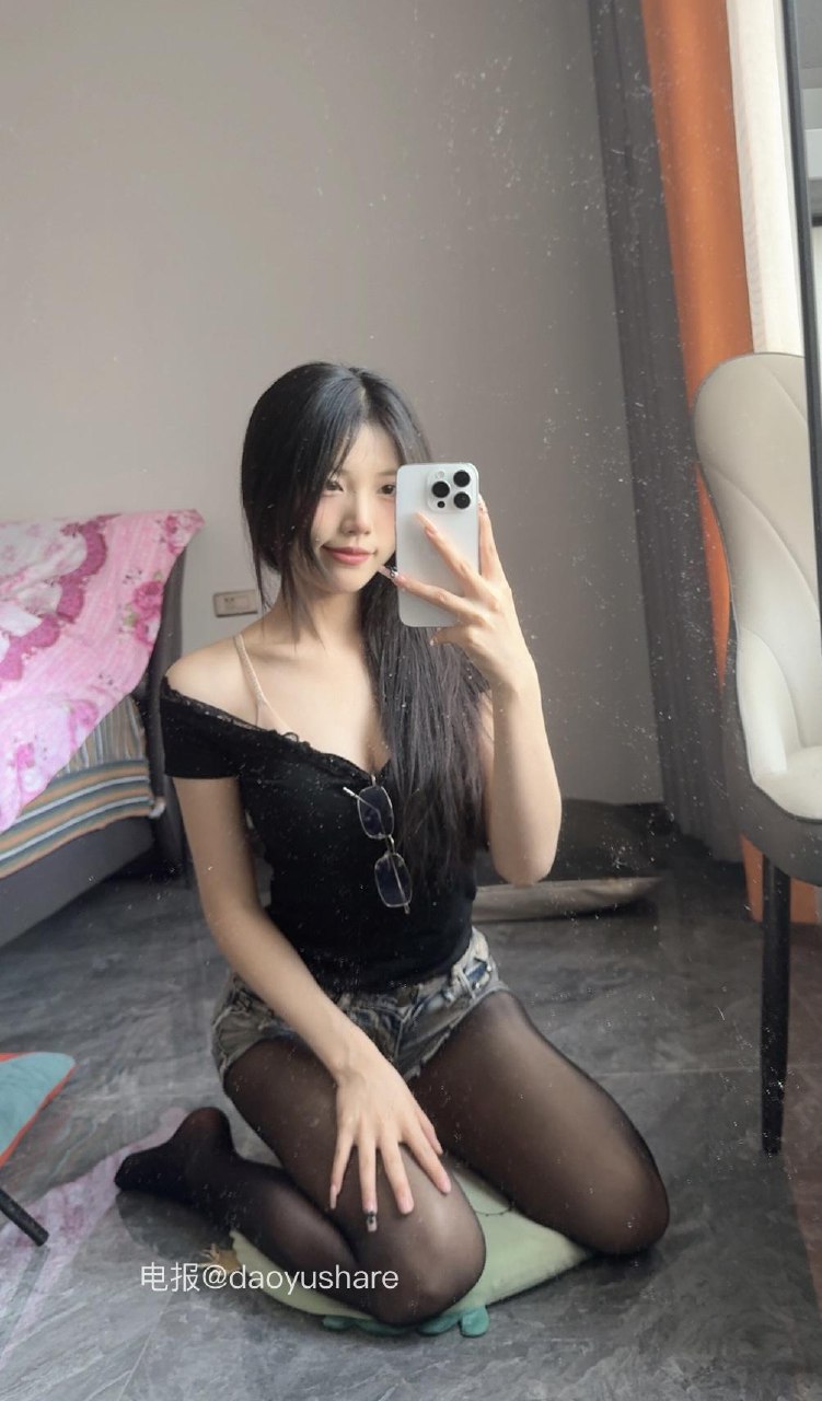 奶洋洋 2025-05-31 14:02:09 夺命长腿➕牛仔黑丝！ 第8张