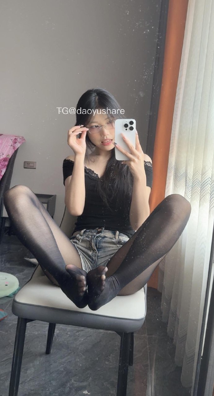 奶洋洋 2025-05-31 14:02:09 夺命长腿➕牛仔黑丝！ 第5张