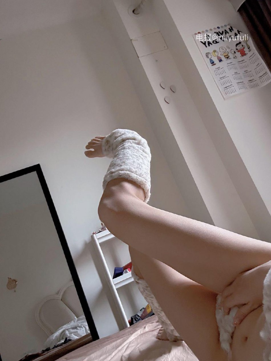 VC #Vickyyyii 2025-05-31 13:07:59 铁粉必看浮力 白色情趣系列 ding字裤只剩一根绳😏 Vickyyyii 第7张