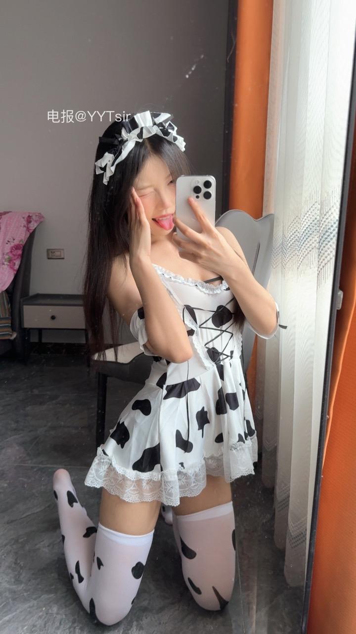 奶洋洋 2025-06-02 10:14:22 奶牛🐄束腰连衣裙➕奶牛🐄袜 第6张
