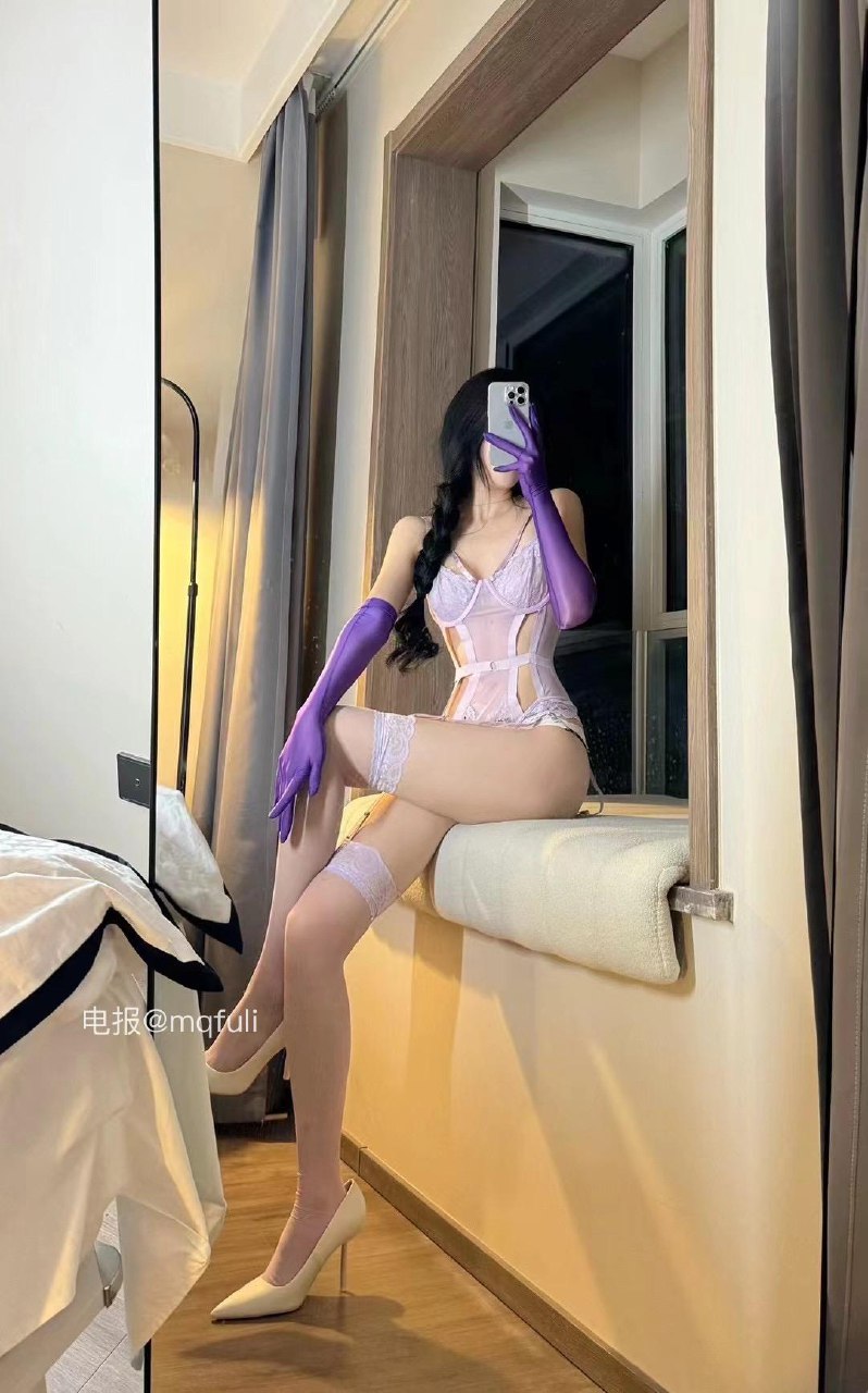 唐十七 2025-06-02 15:39:50 性感一体式吊带丝袜套装 第1张