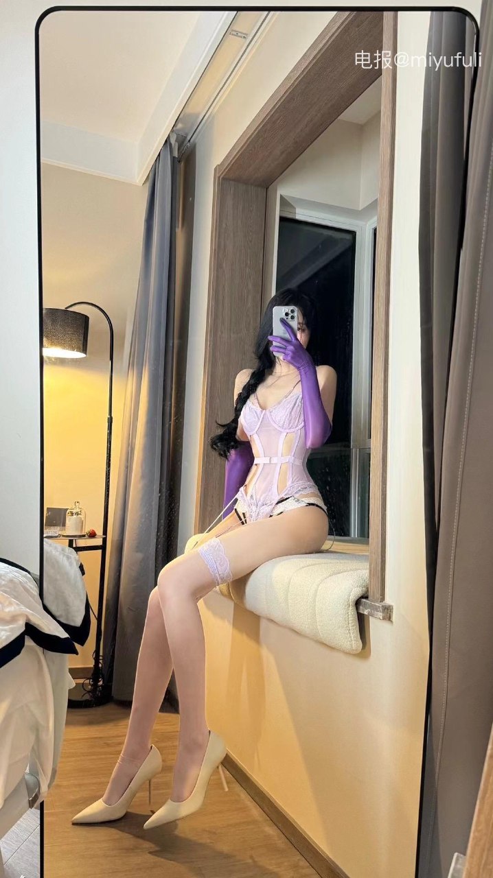 唐十七 2025-06-02 15:39:50 性感一体式吊带丝袜套装 第4张