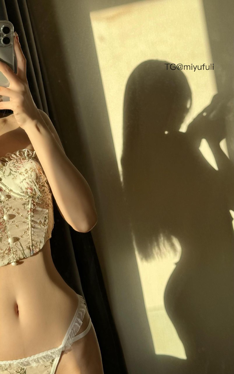 唐十七 2025-06-02 15:39:50 性感一体式吊带丝袜套装 第7张