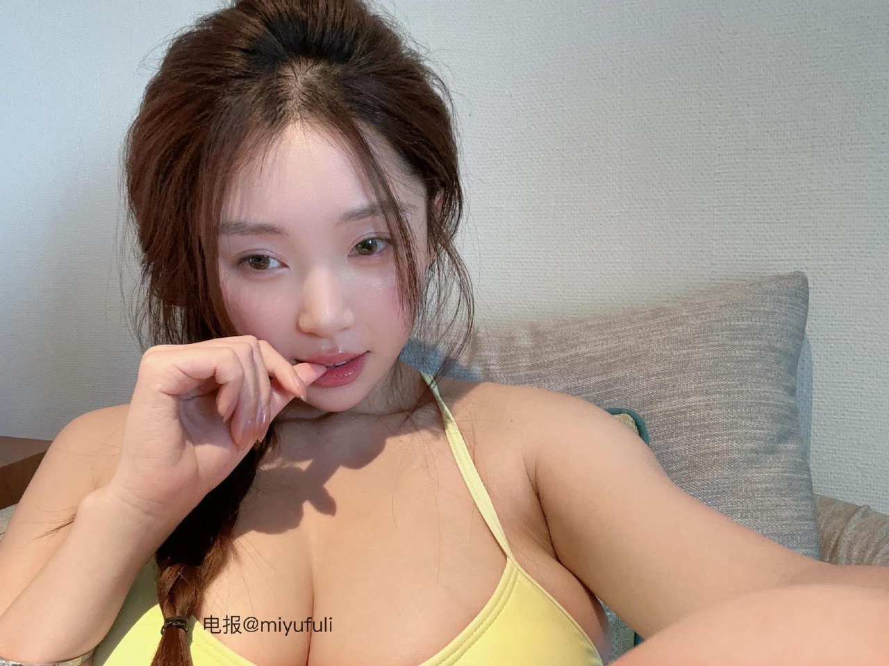 兔宝妮 2025-06-01 22:13:45 绿色吊带连体衣~每一张都超级奈斯 第5张